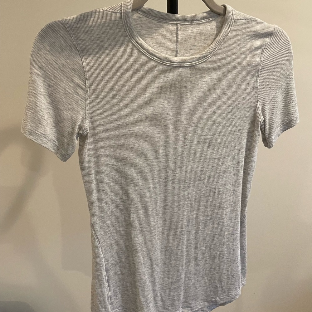 Lululemon gray size 4 shirt